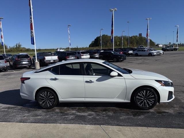 2023 Nissan Altima 2.5 SV photo 4