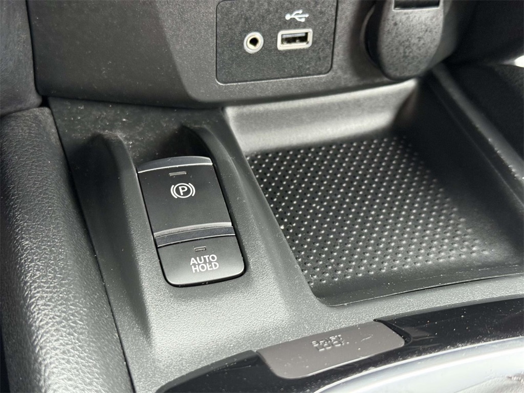 2019 Nissan Rogue SV photo 27