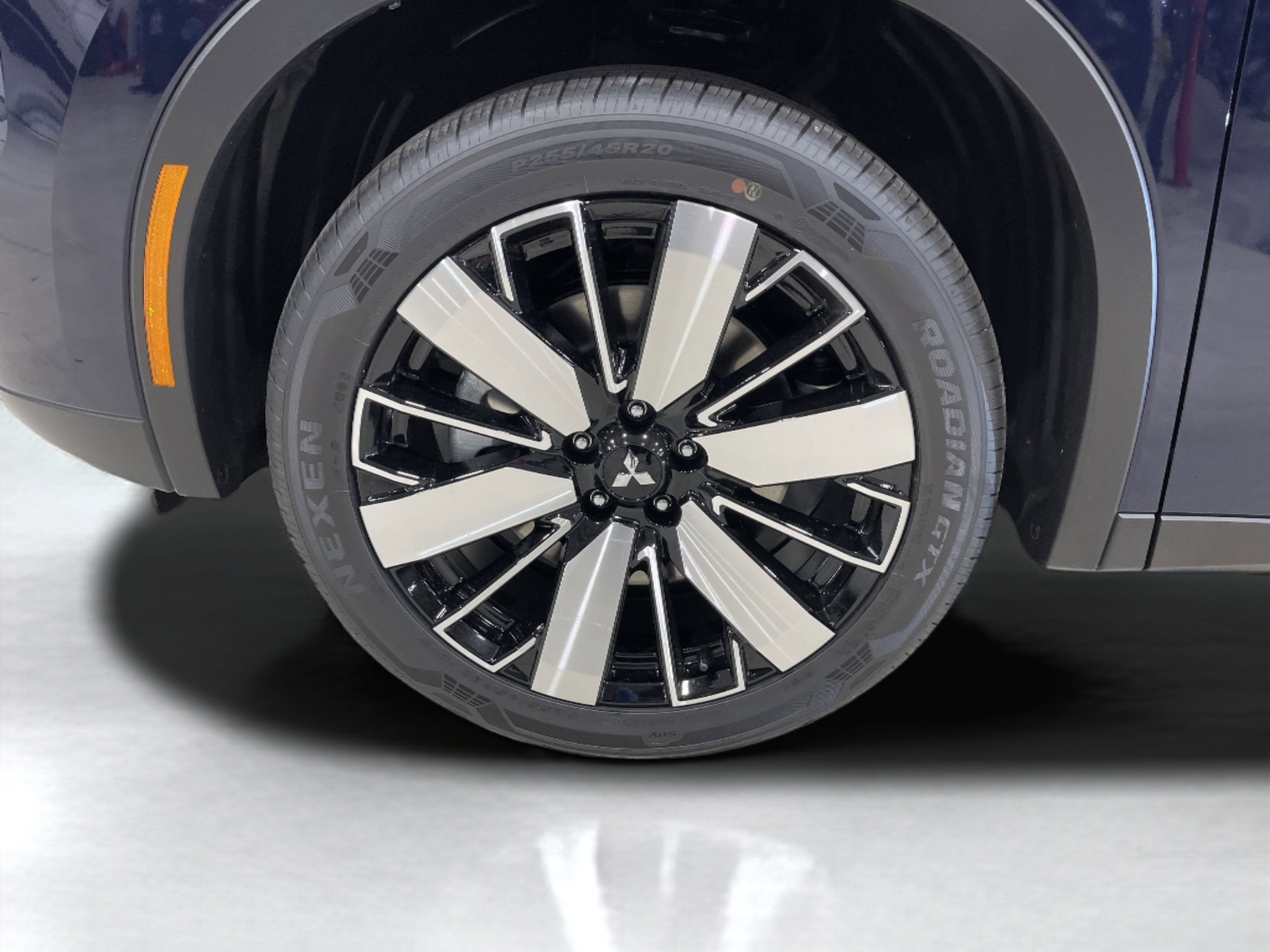 2025 Mitsubishi Outlander SE photo 8