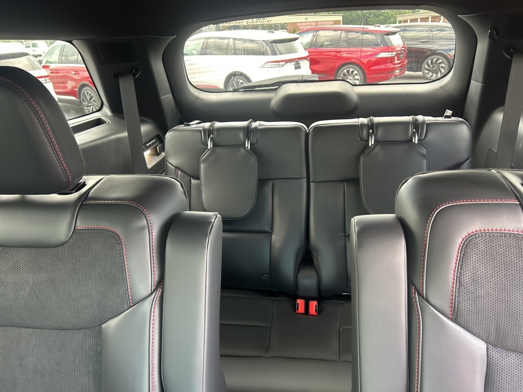 2025 Ford Explorer ST photo 14