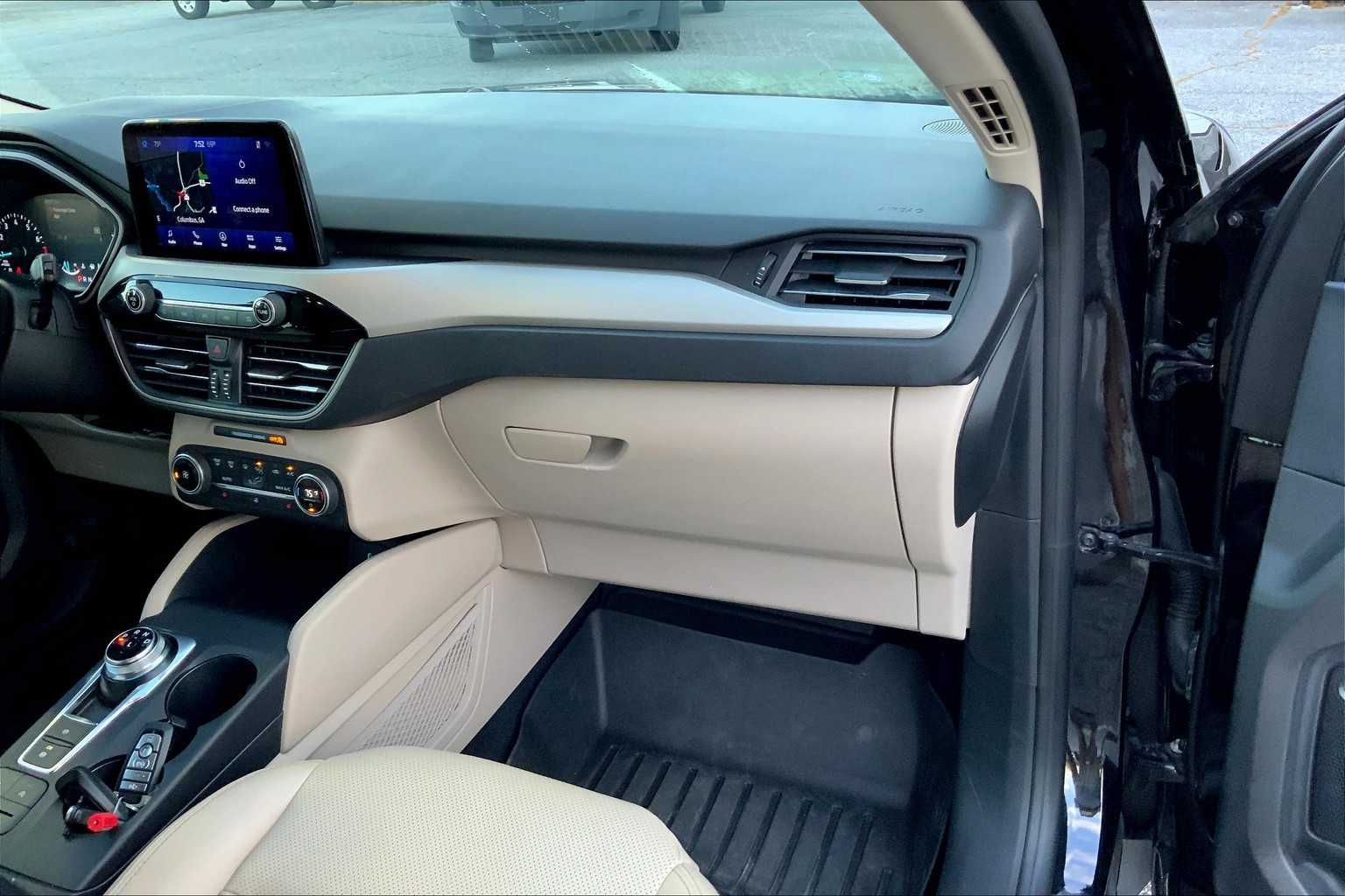 2020 Ford Escape SEL photo 17