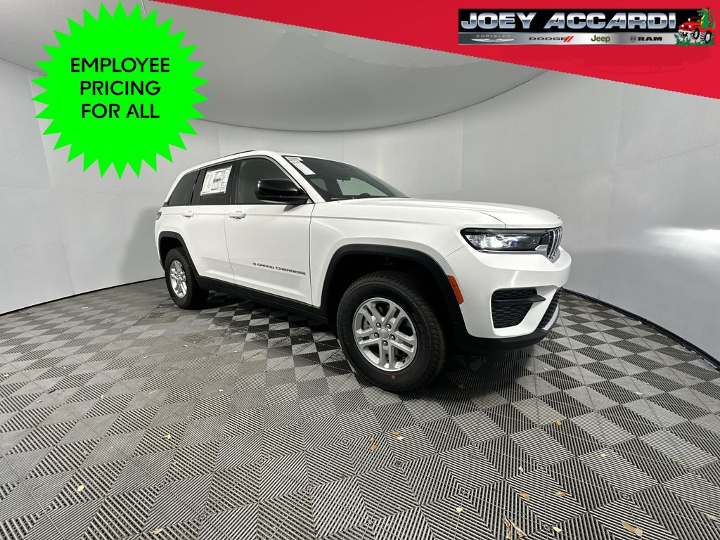 2025 Jeep Grand Cherokee Laredo photo 2
