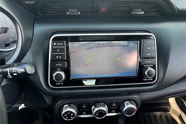 2022 Nissan Kicks S photo 13