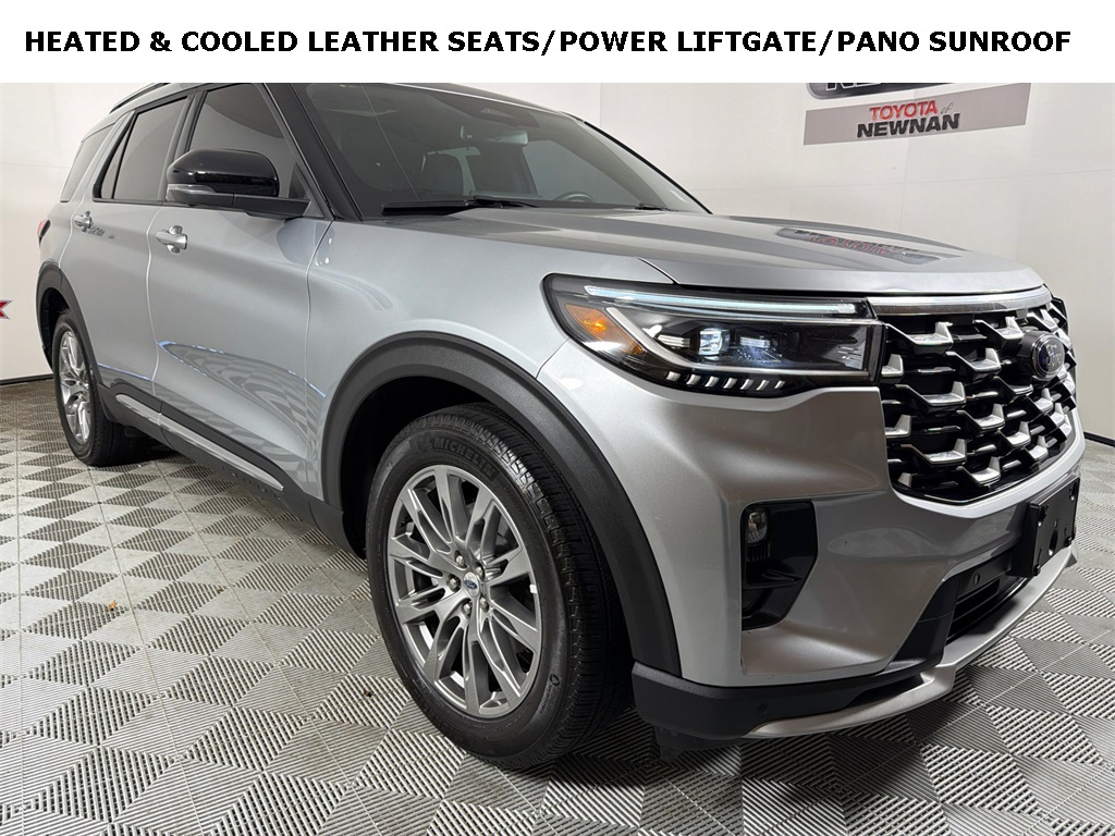 2025 Ford Explorer Platinum's photo