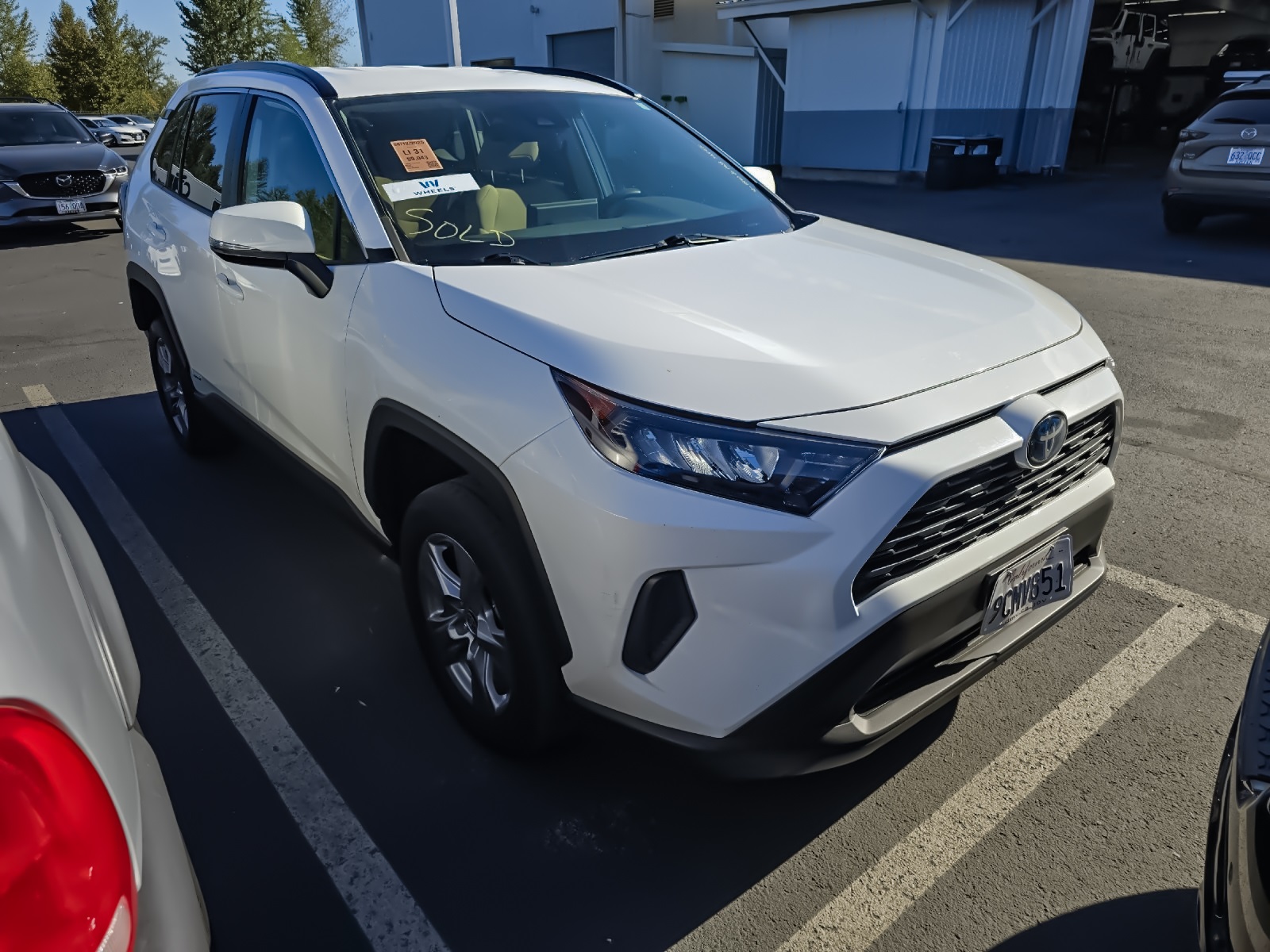 2022 Toyota RAV4 Hybrid LE photo 2