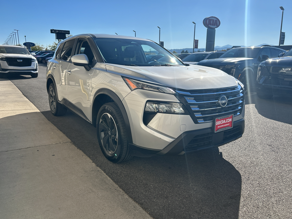 2024 Nissan Rogue SV photo 3