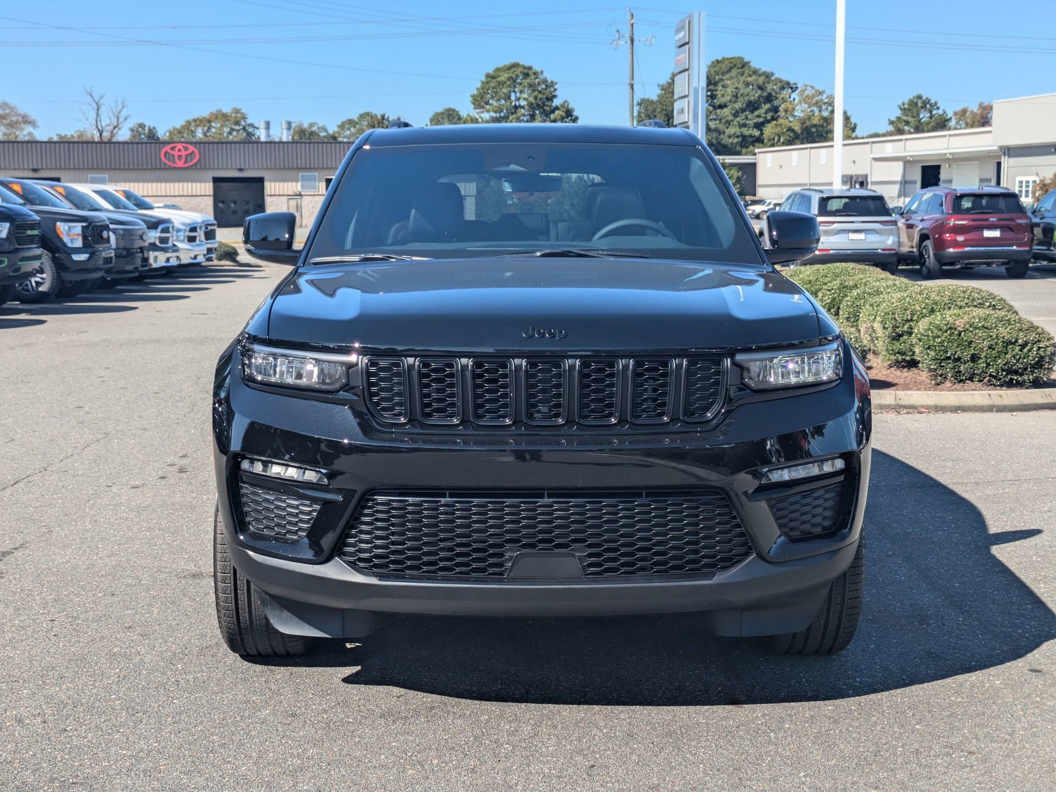 2025 Jeep Grand Cherokee Limited photo 2