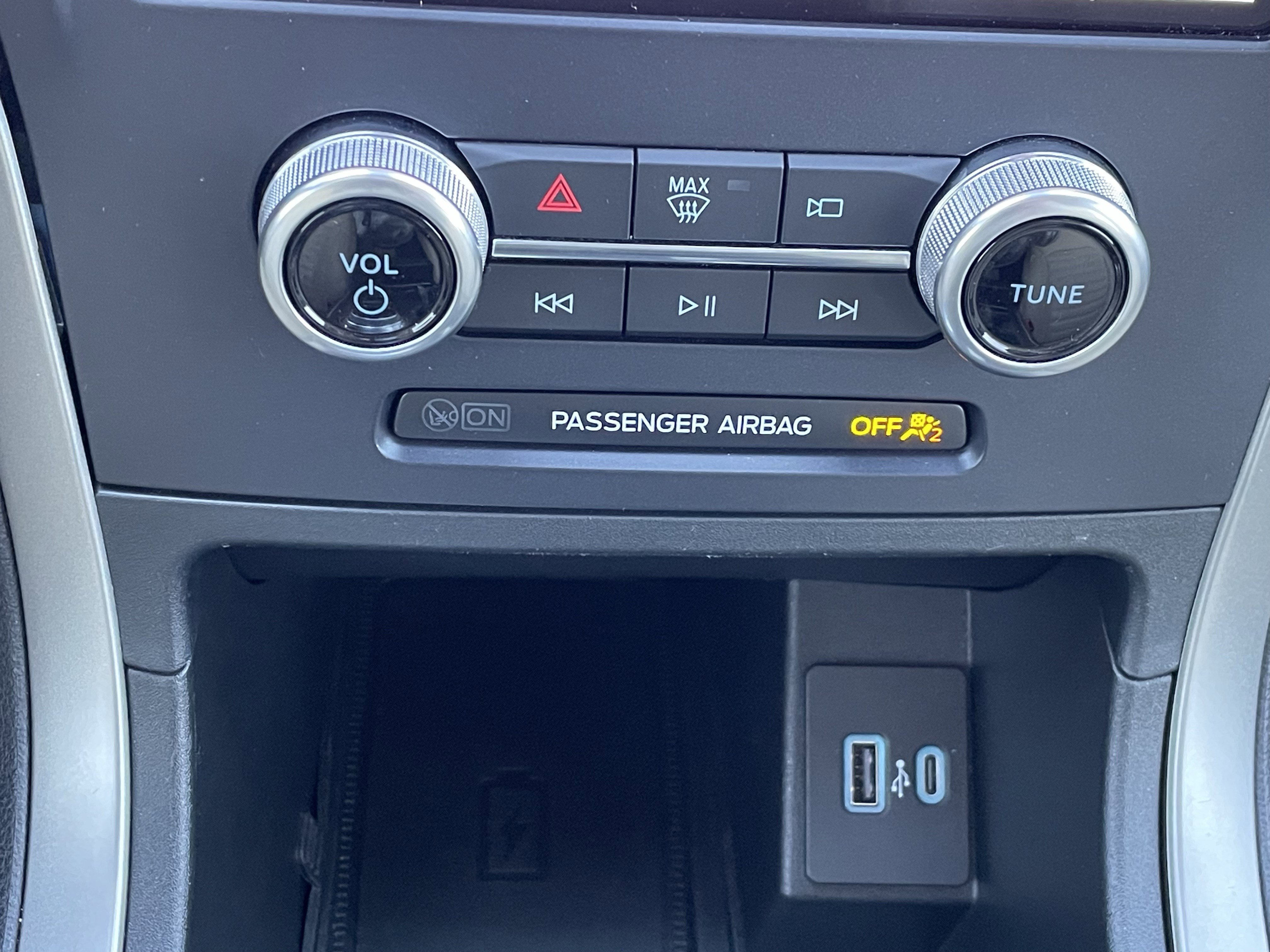 2022 Ford Edge SEL photo 3