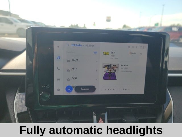 2023 Toyota Corolla LE photo 2