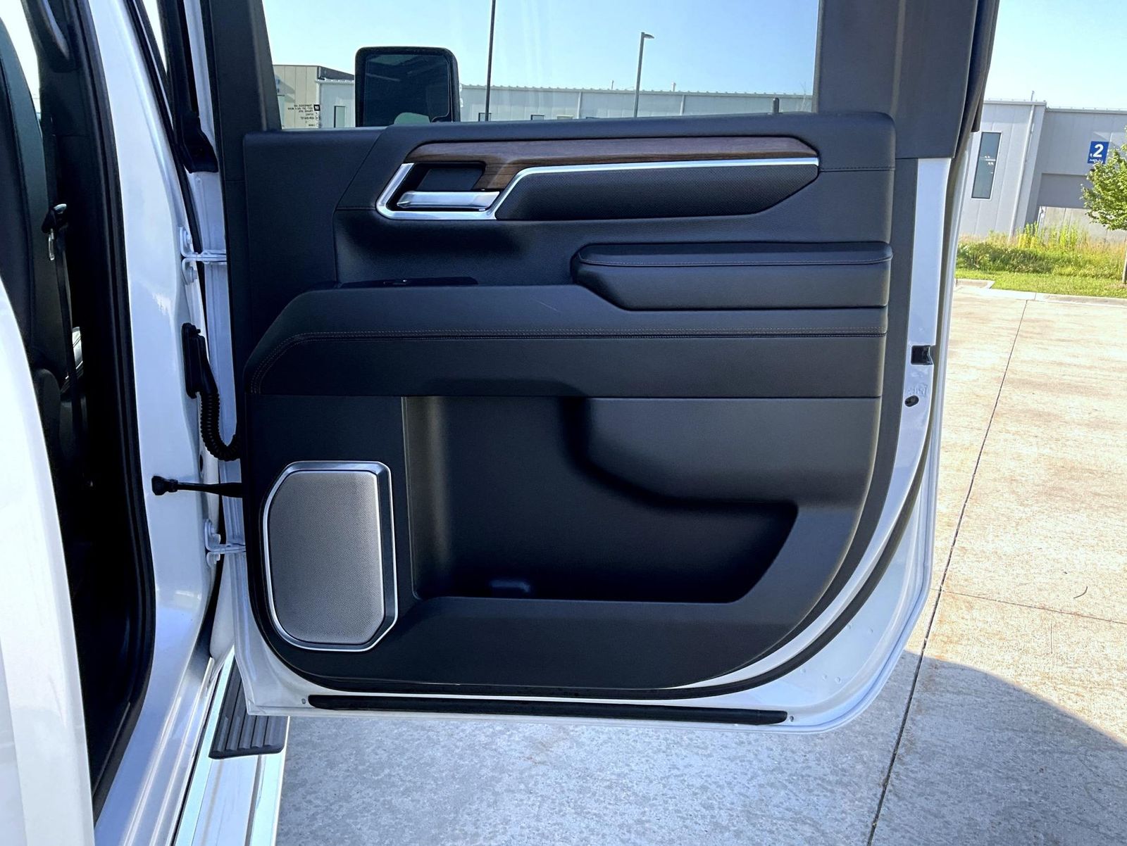 2024 Chevrolet Silverado 3500HD High Country photo 21