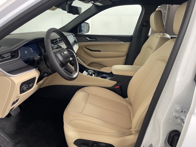 2025 Jeep Grand Cherokee Limited photo 11