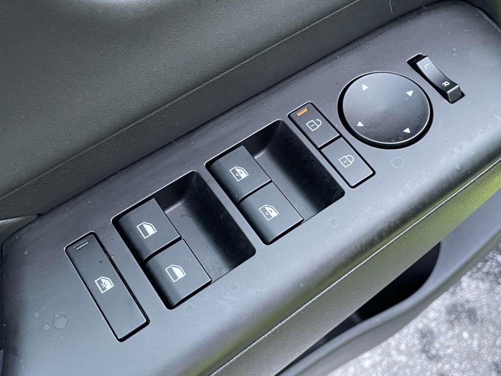 2025 Hyundai Kona Limited photo 5