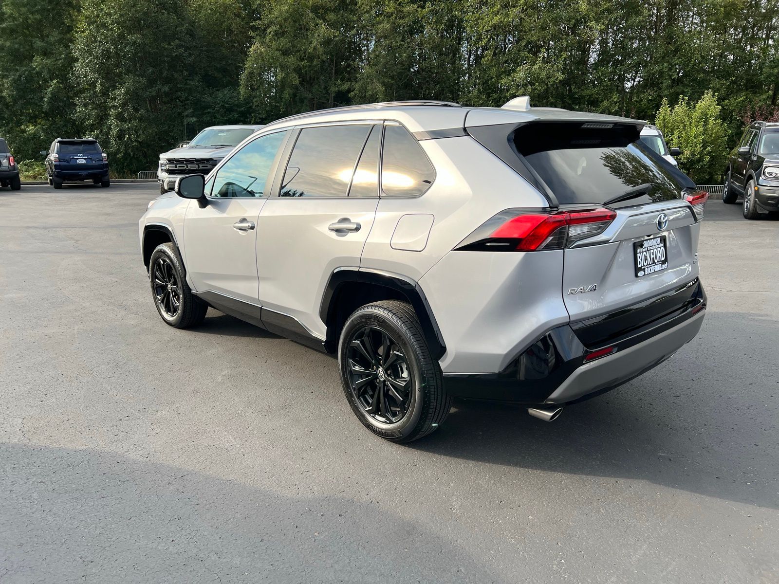 2023 Toyota RAV4 Hybrid SE photo 8