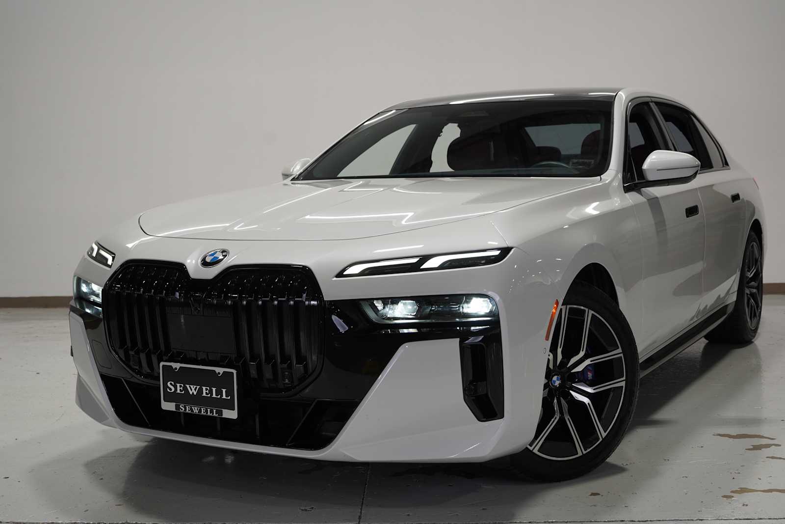 2023 BMW 7 Series 740i