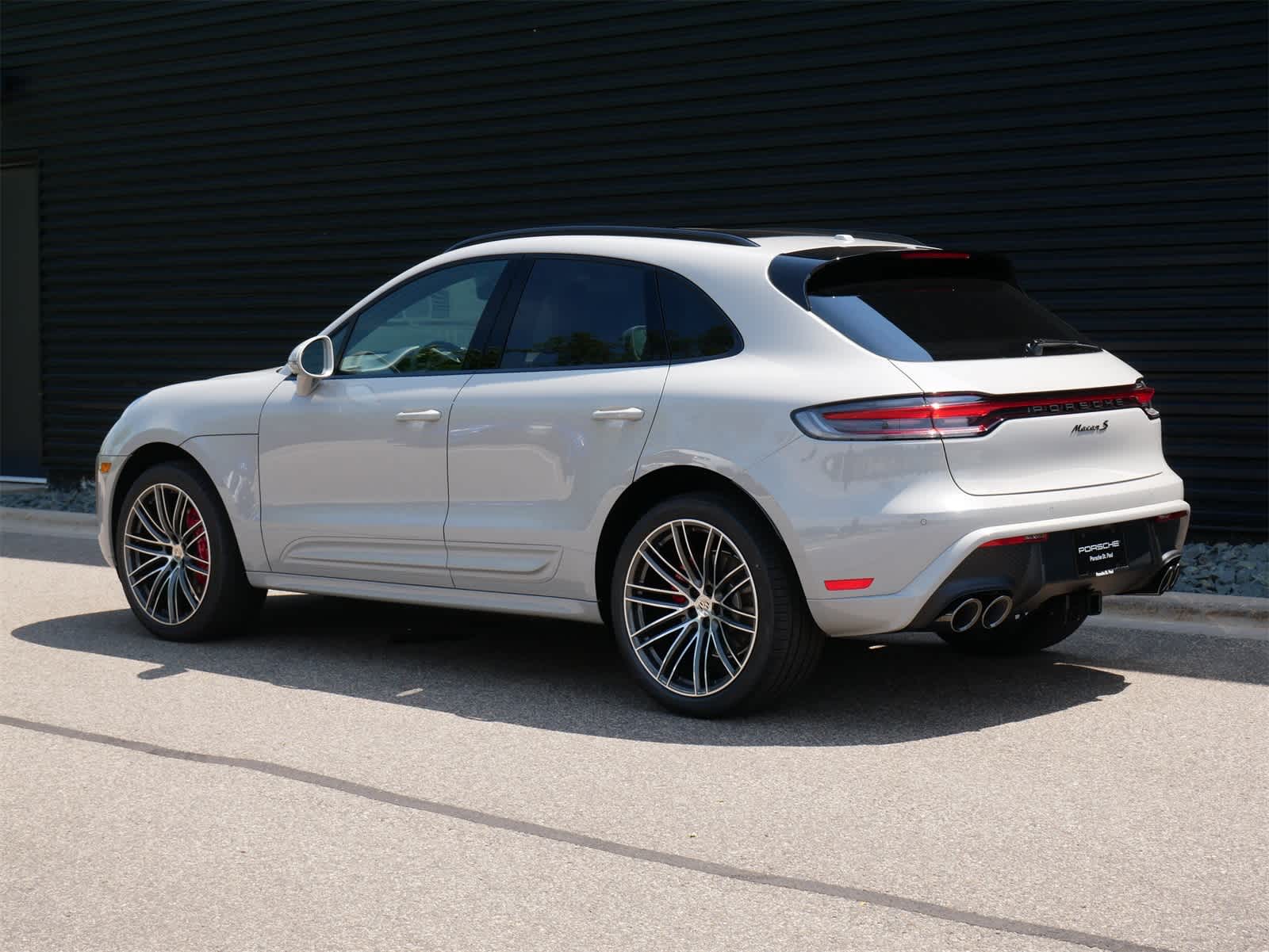 2025 Porsche Macan S photo 3