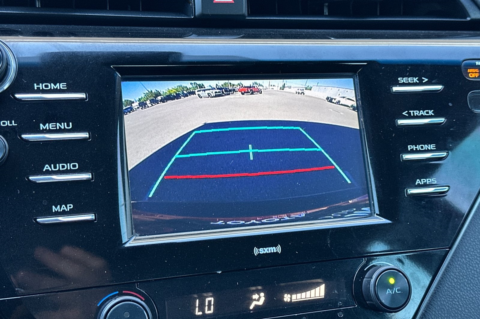 2020 Toyota Camry SE photo 18