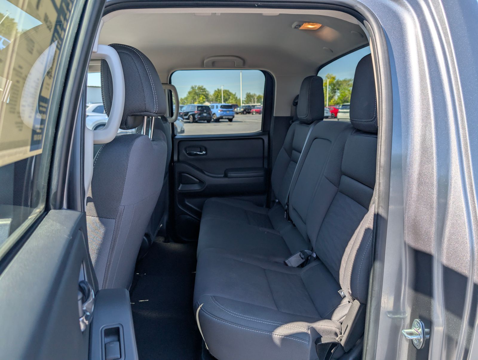 2023 Nissan Frontier SV photo 23