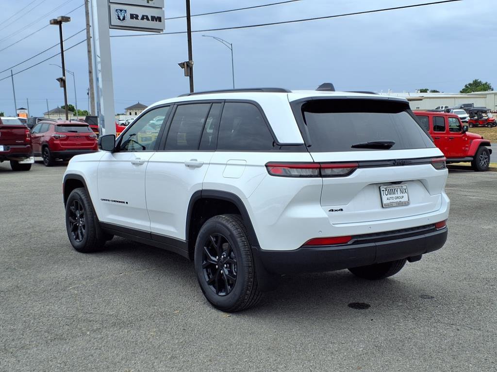 2025 Jeep Grand Cherokee Altitude photo 2