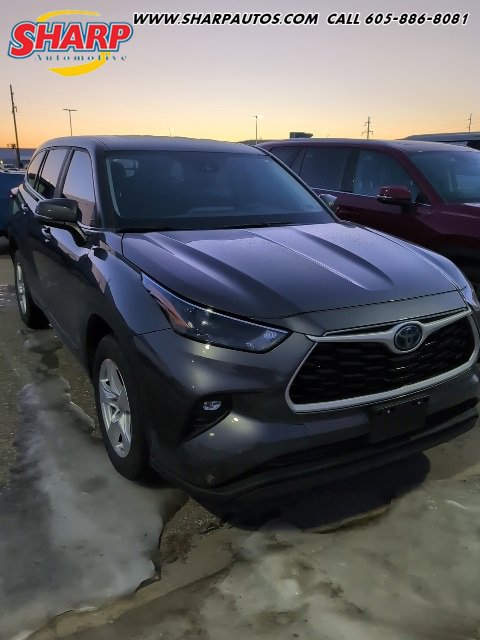 2023 Toyota Highlander LE's photo