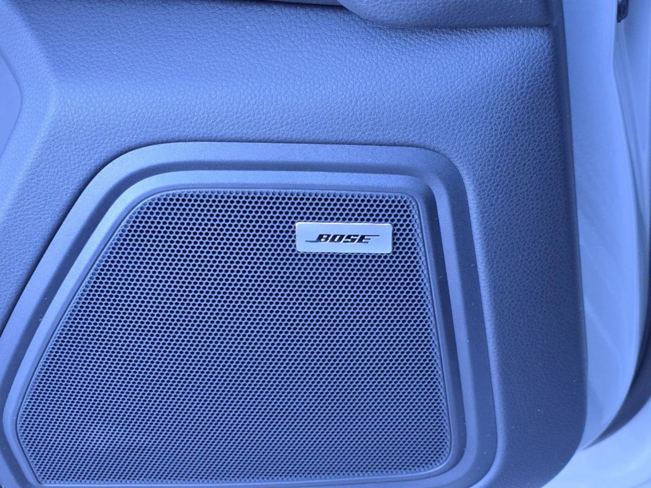 2025 Porsche Macan T photo 16
