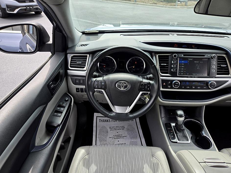 2019 Toyota Highlander LE Plus photo 8
