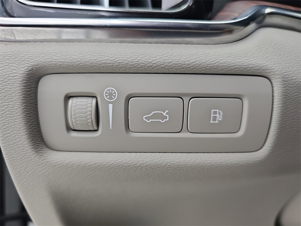 2022 Volvo S60 Recharge T8 R-Design Expression photo 29
