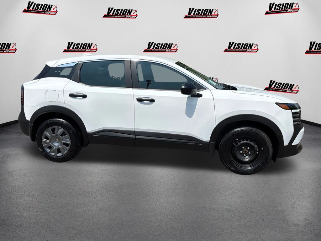 2025 Nissan Kicks S photo 4