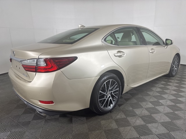 2017 Lexus ES 350 photo 3