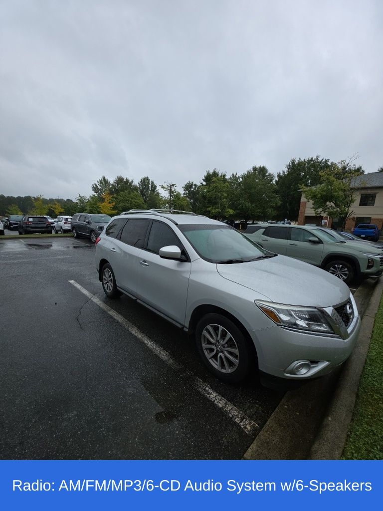 2015 Nissan Pathfinder S photo 2