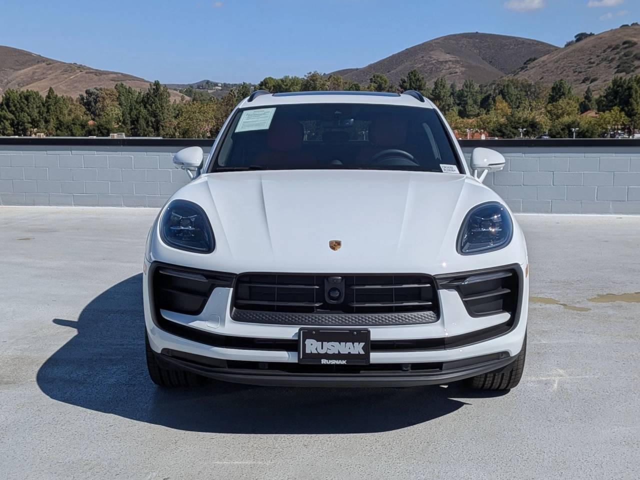 2025 Porsche Macan Base photo 3