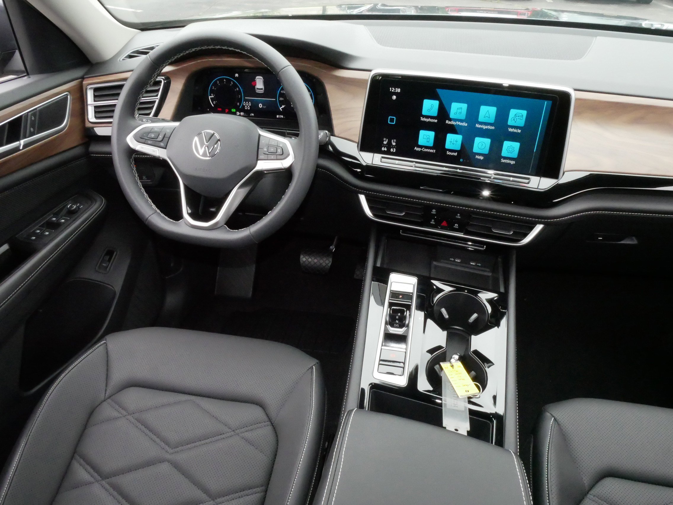 2024 Volkswagen Atlas SE Technology photo 9