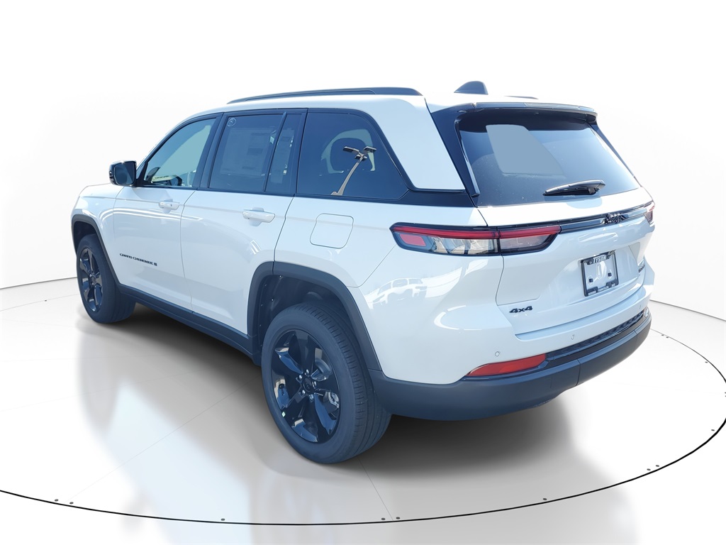 2025 Jeep Grand Cherokee Limited photo 2