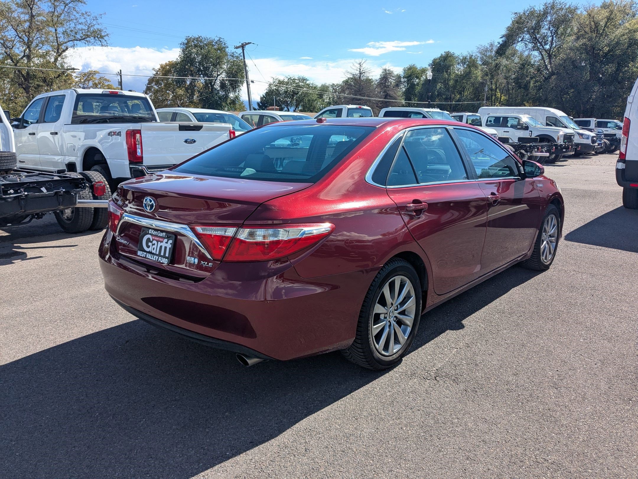 2015 Toyota Camry Hybrid LE photo 3