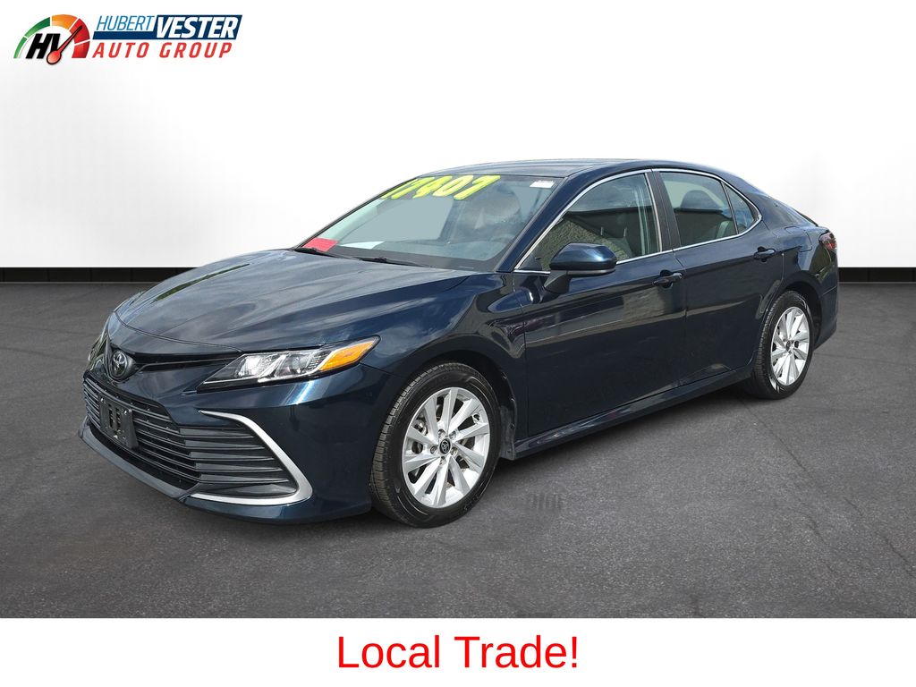 2021 Toyota Camry LE photo 2