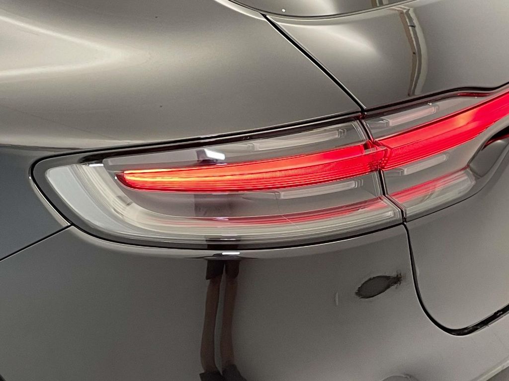 2024 Porsche Macan T photo 9