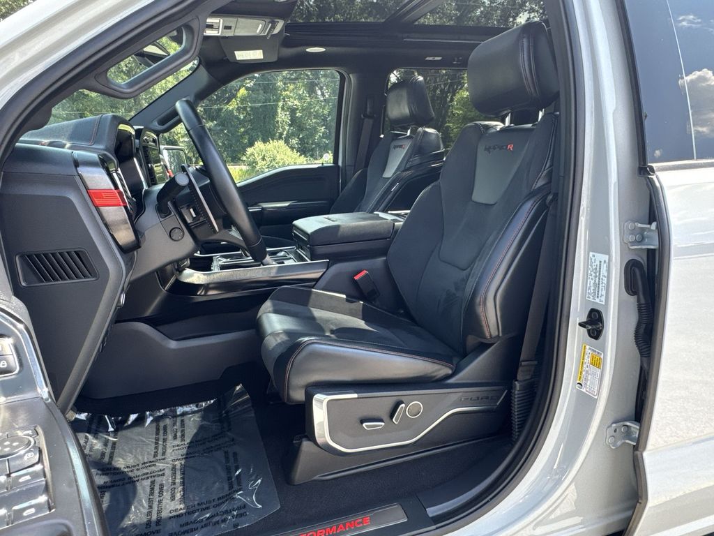 2023 Ford F-150 Raptor photo 13