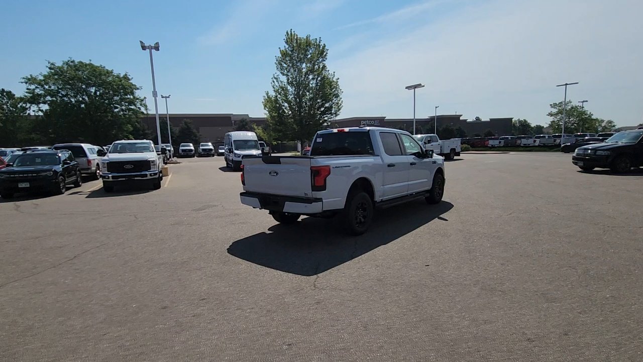 2025 Ford F-150 Lightning XLT photo 5