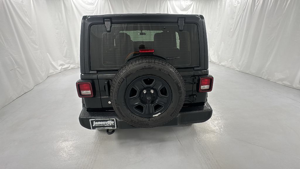 2021 Jeep Wrangler Unlimited Sport photo 4