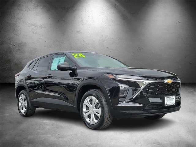 2024 Chevrolet Trax LS photo 3