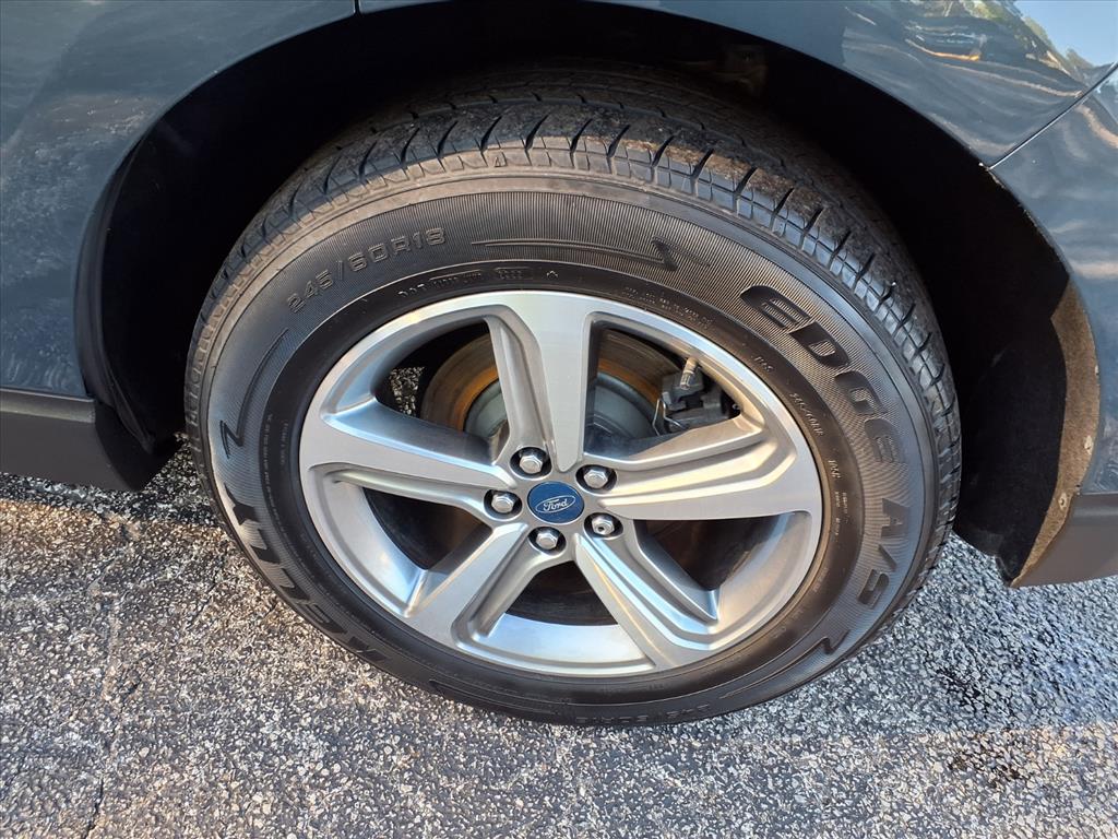 2019 Ford Edge SEL photo 10