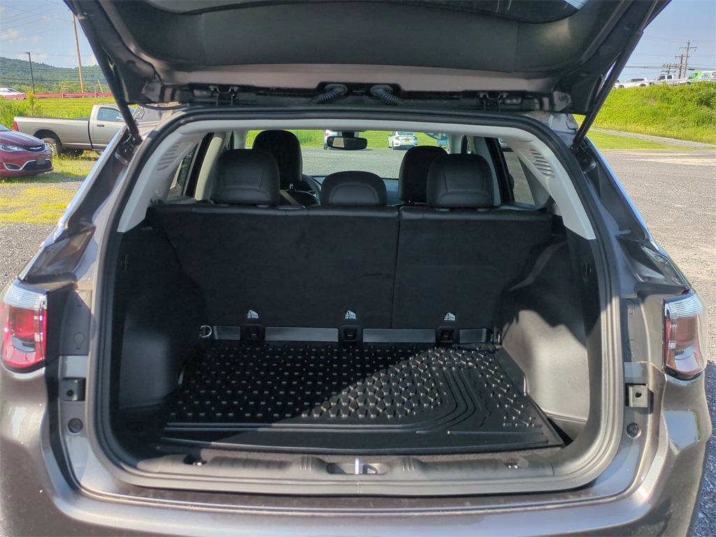 2021 Jeep Compass Latitude photo 9