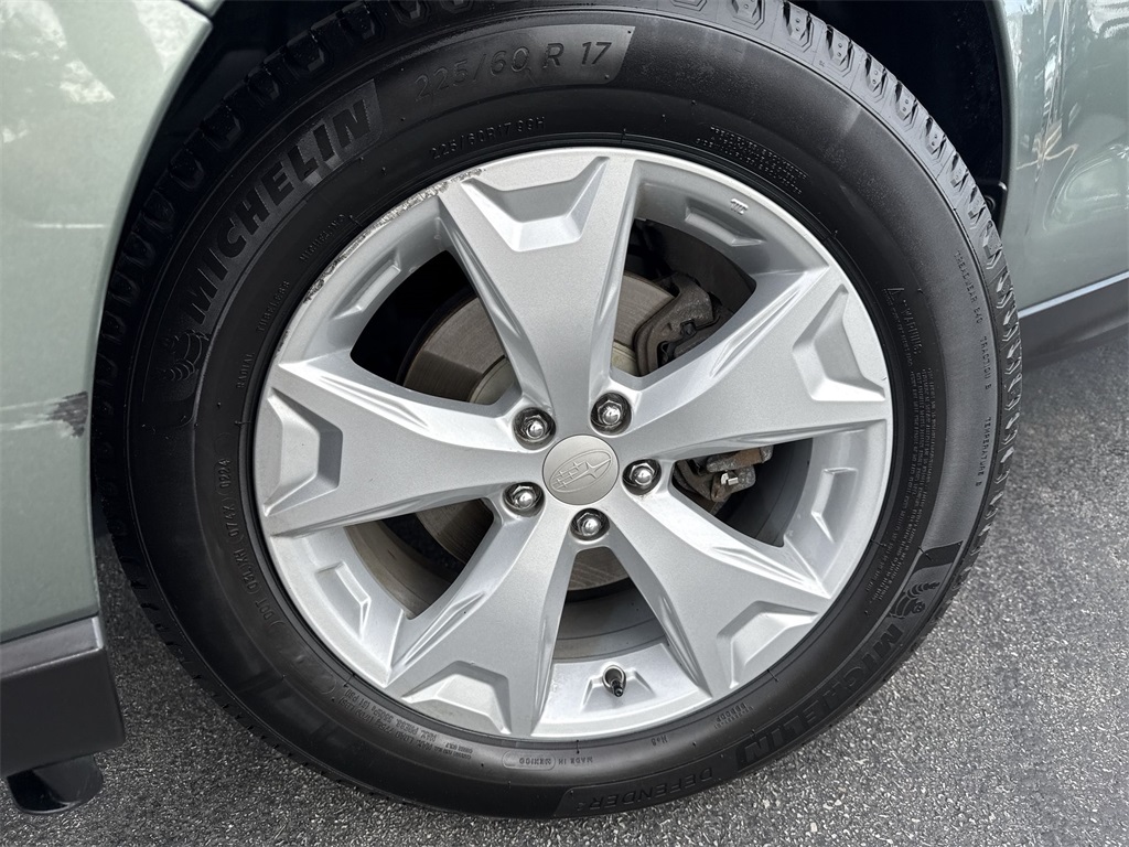 2014 Subaru Forester 2.5i Touring photo 10