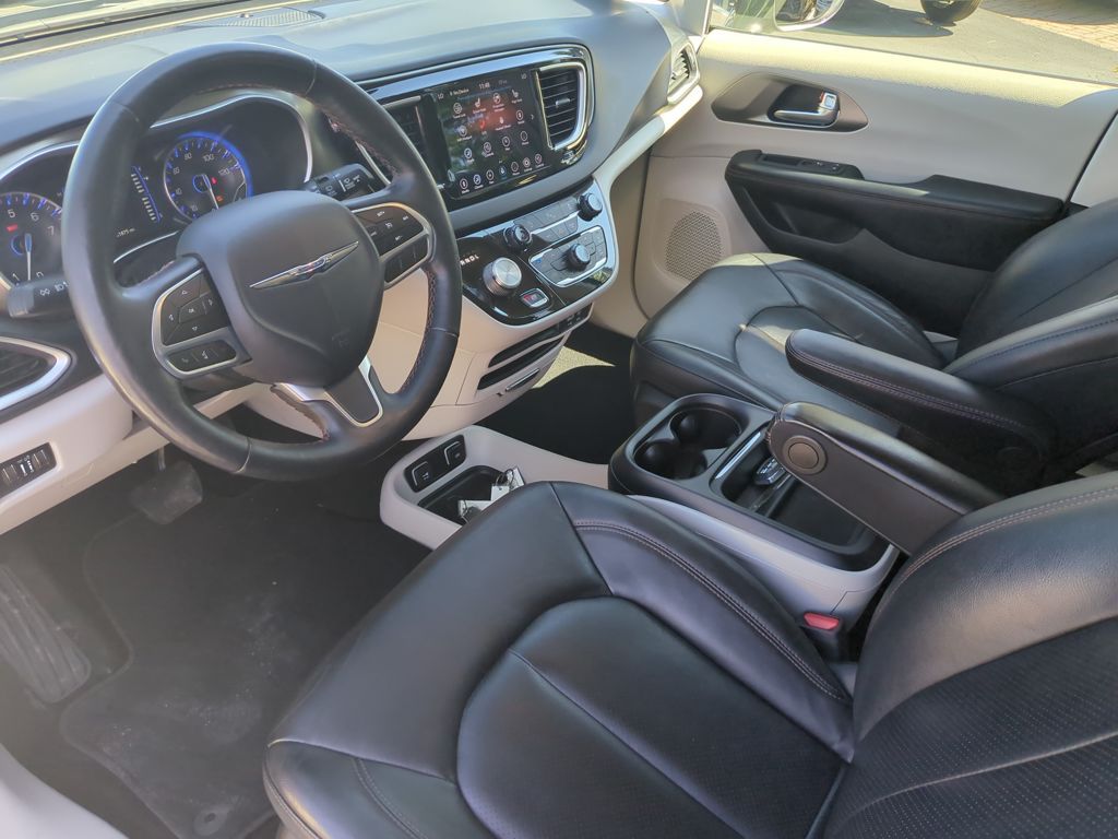 2020 Chrysler Pacifica Touring L photo 8