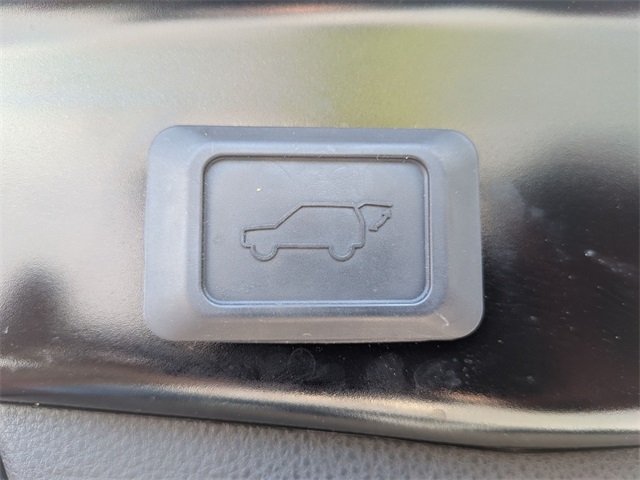 2023 Toyota RAV4 XLE Premium photo 28