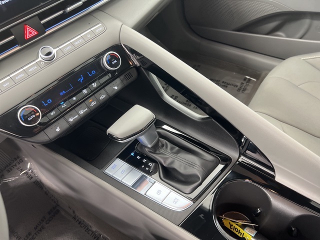 2024 Hyundai Elantra SEL Convenience photo 18