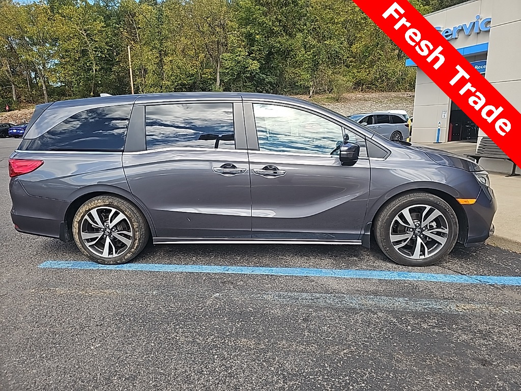 2023 Honda Odyssey Touring photo 2