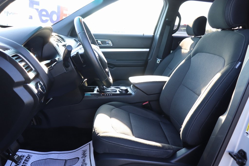 2017 Ford Explorer XLT photo 3
