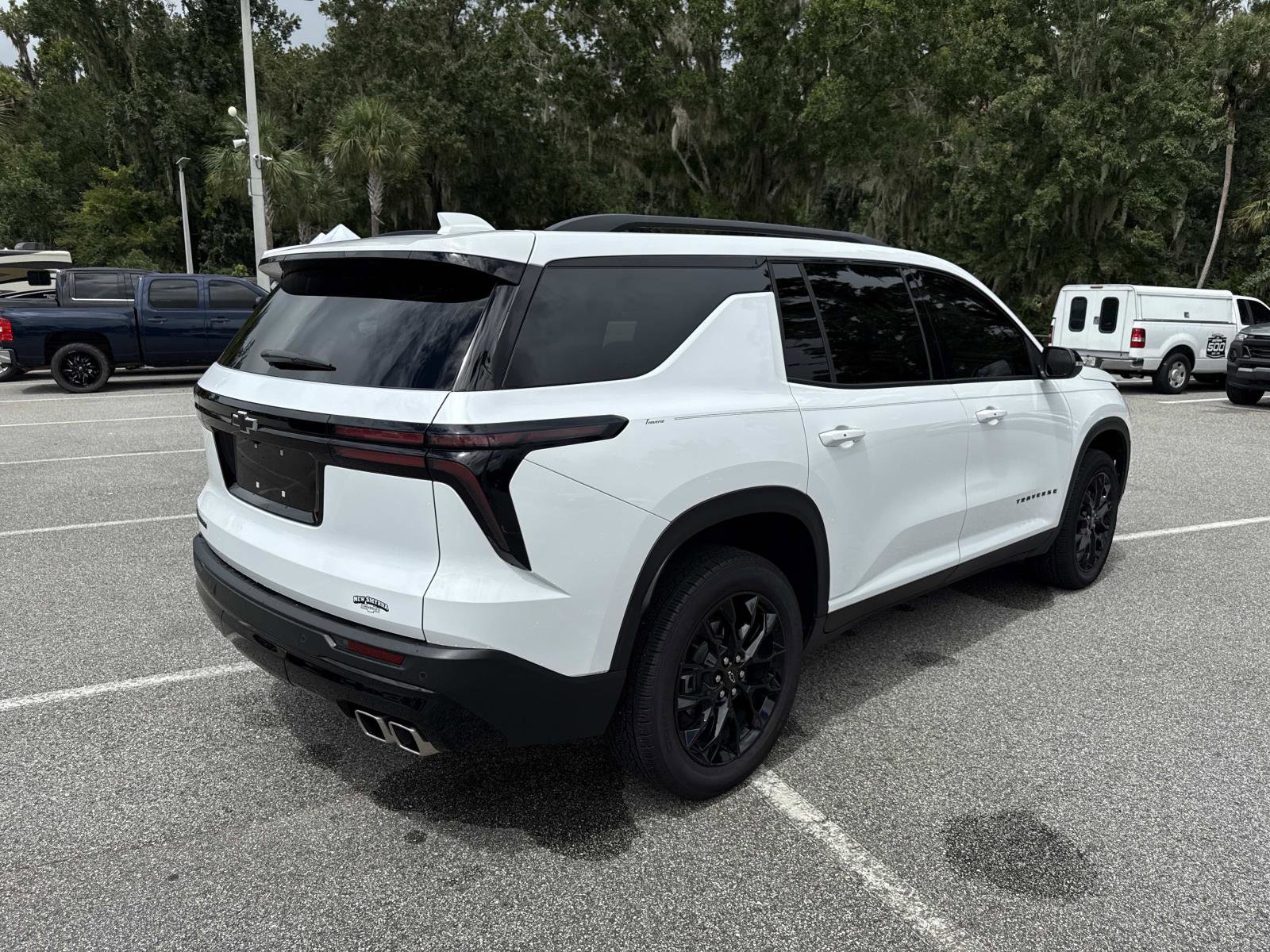 2025 Chevrolet Traverse photo 3