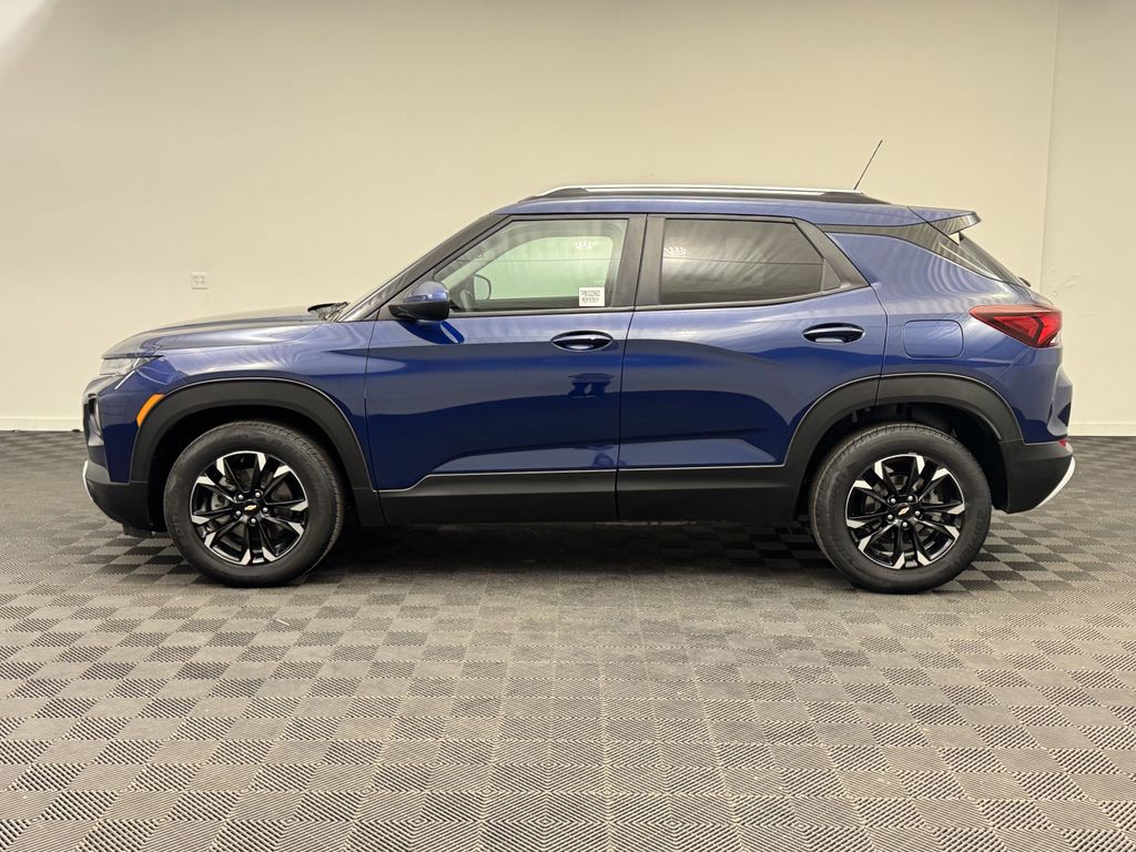 2023 Chevrolet Trailblazer LT photo 2