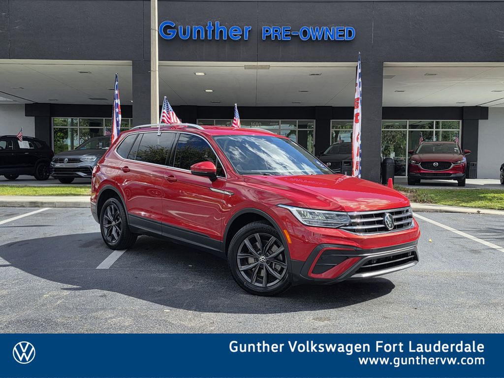 2022 Volkswagen Tiguan SE's photo